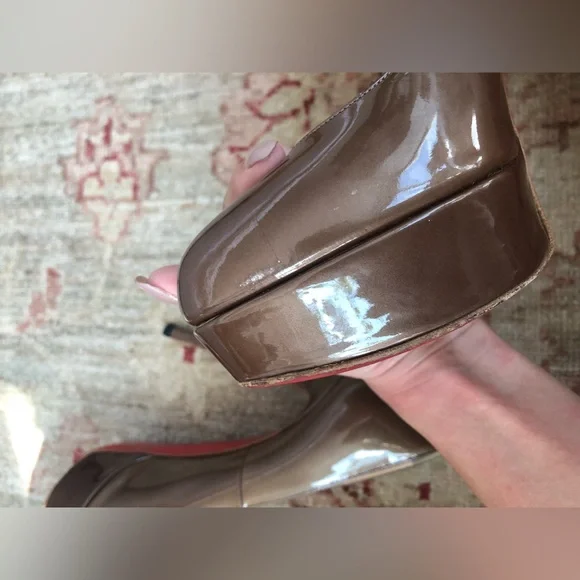 LOUBOUTIN GOLD BIANCA PUMPS 39.5 STILETTO PLATFORM ~US 8.5-9 BEIGE BRONZE